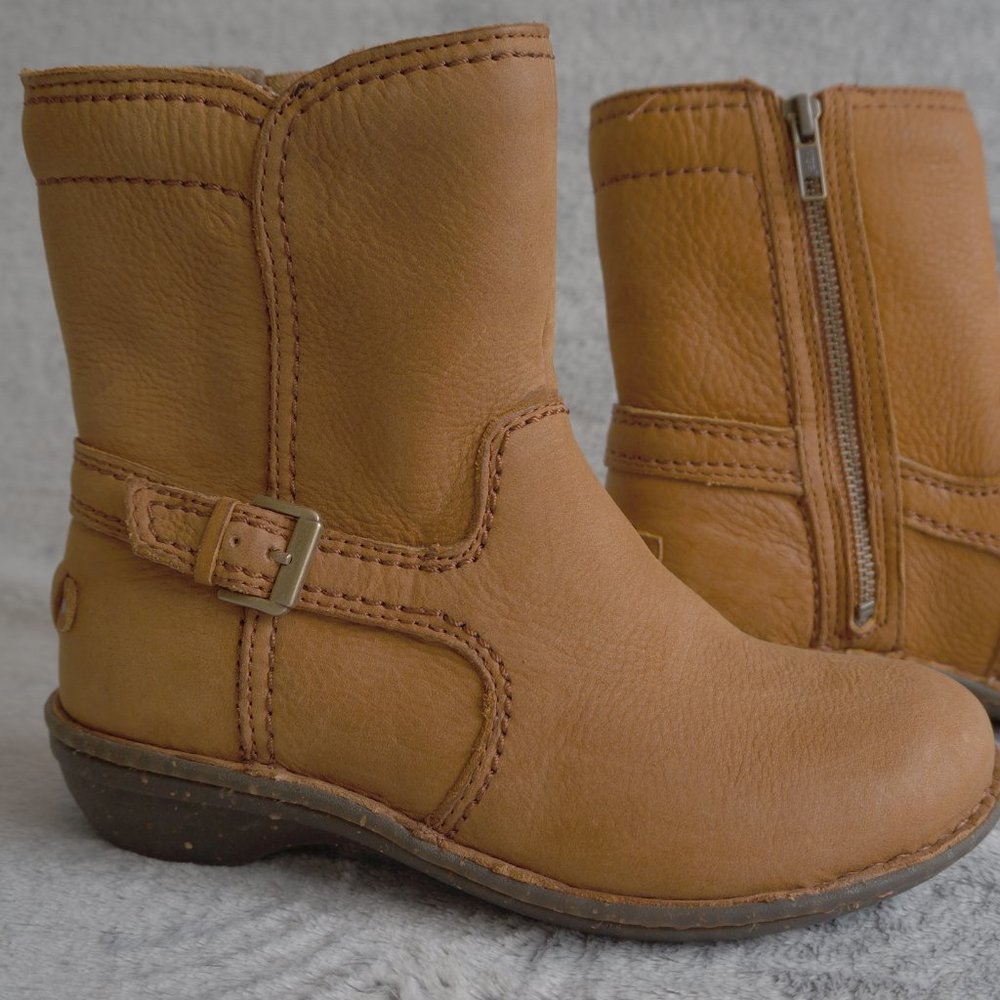 UGG - CEDRA SIDE ZIPPERED BOOTS  "NEW"